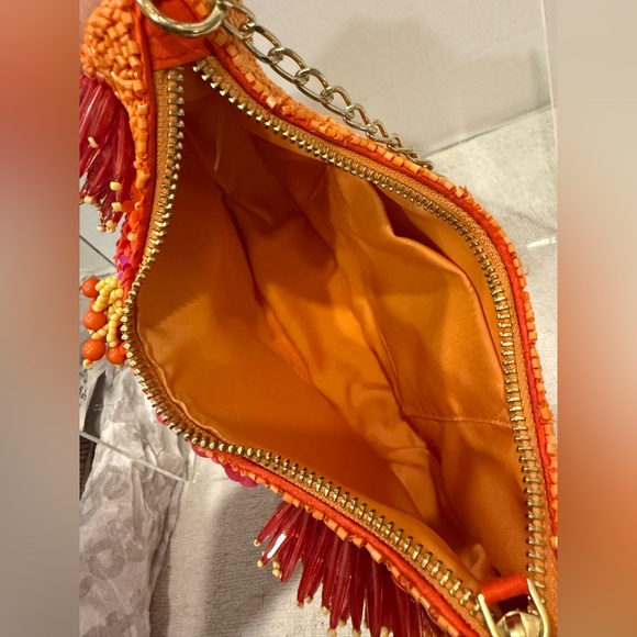 🌺 Hand Beaded Floral Tapestry in Bloom made in India Made Chain Strap Like New - Picture 10 of 10